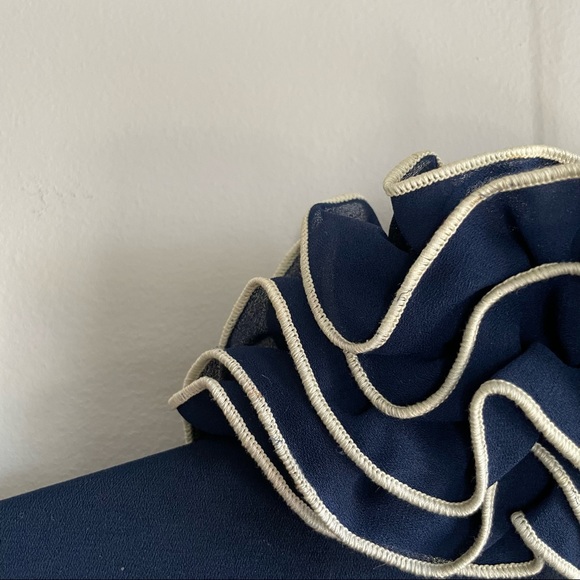 Vintage Ruffled Blouse. - Picture 5 of 6